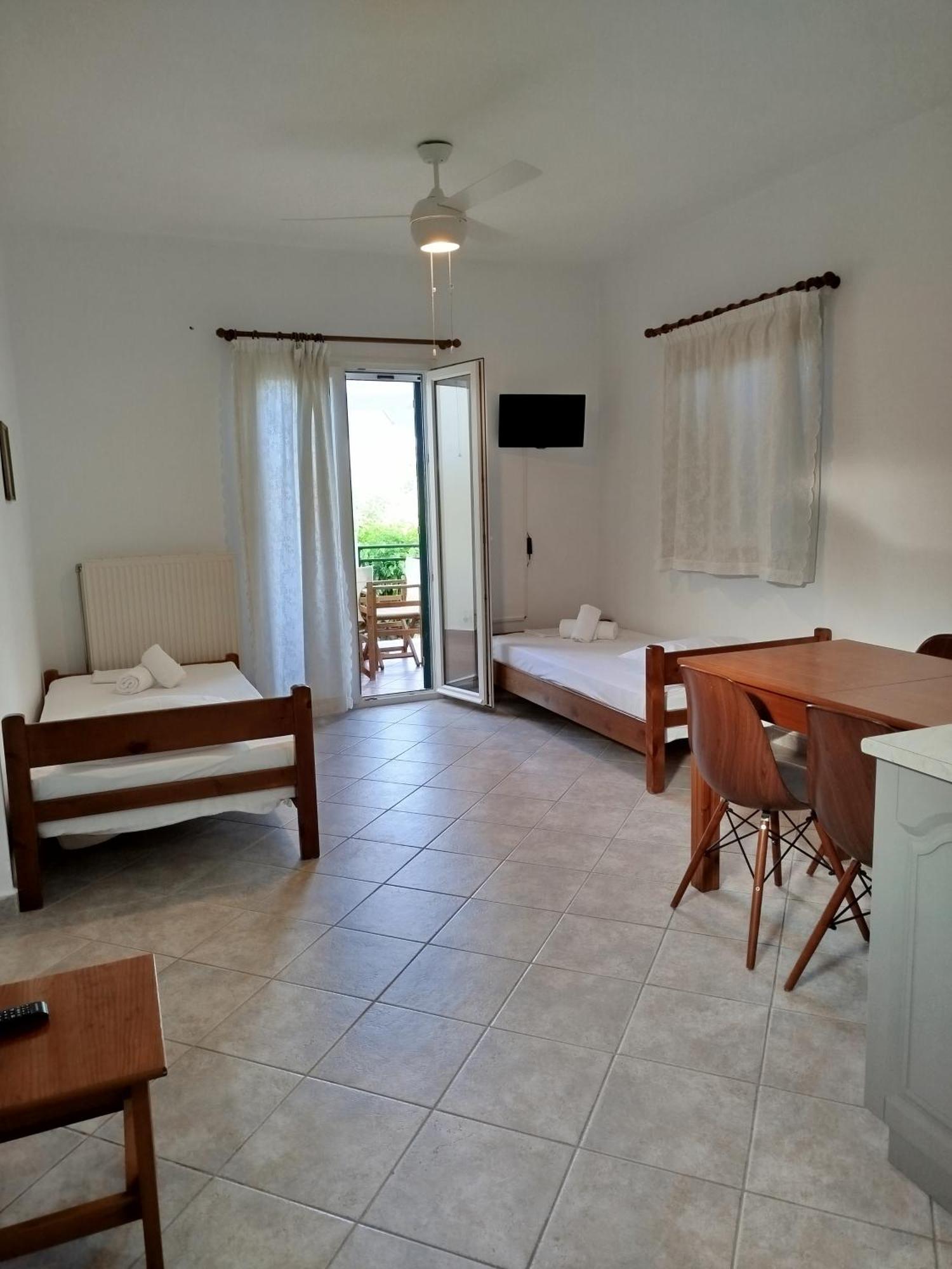 Riverside Αpartments Василики Екстериор снимка