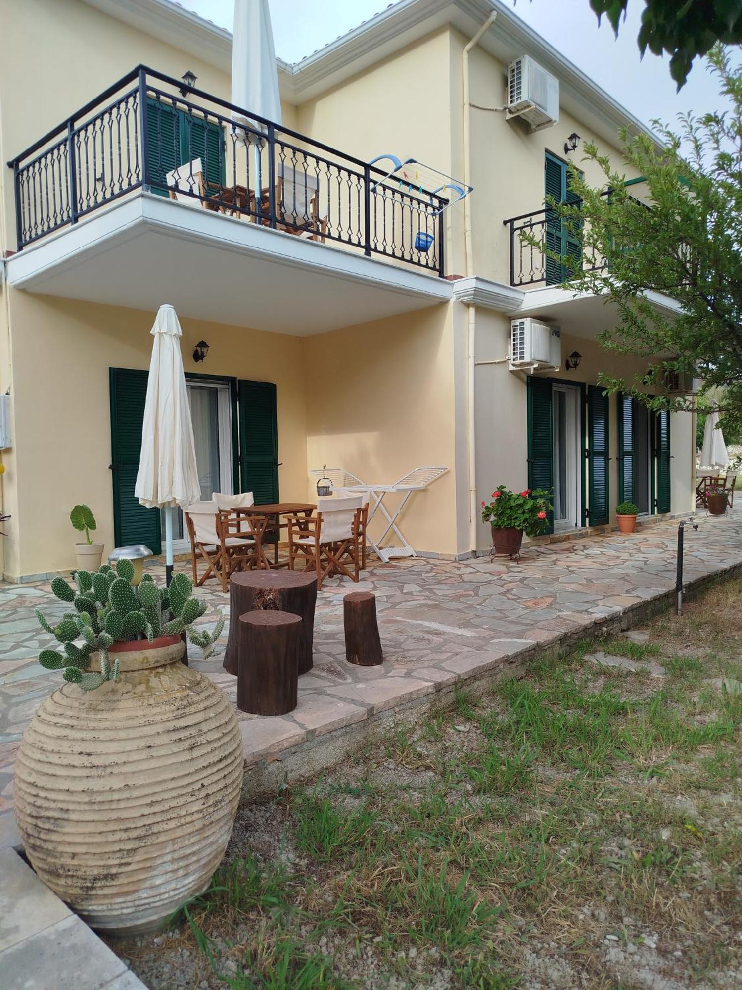 Riverside Αpartments Василики Екстериор снимка