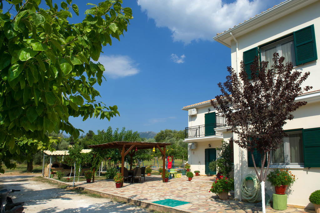 Riverside Αpartments Василики Екстериор снимка